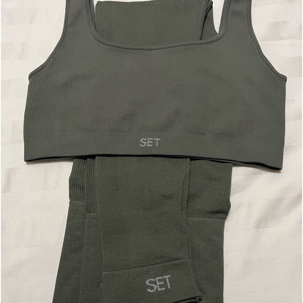 SET active bra and leggings in olive green color size Small